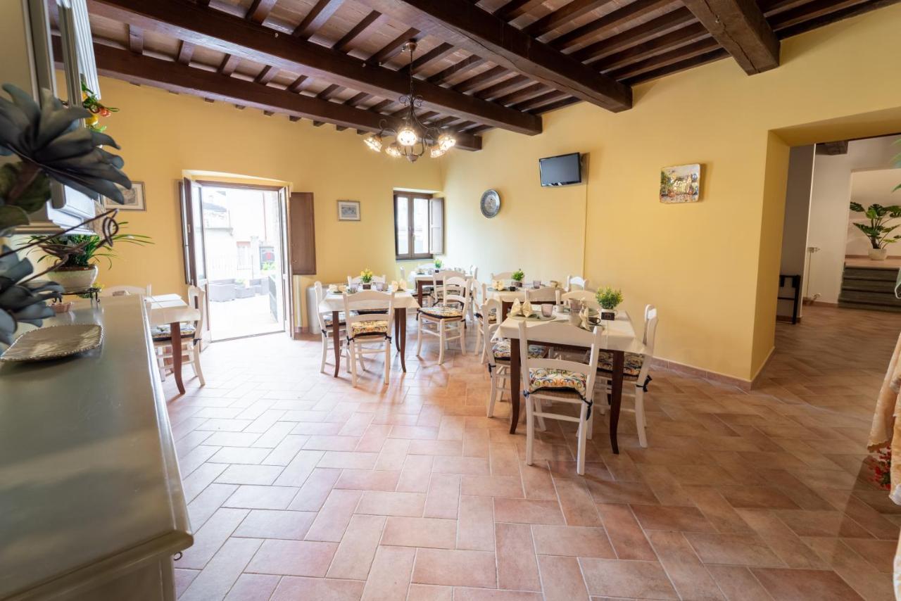 Albergo La Loggia Di San Martino Gualdo Tadino Exterior foto
