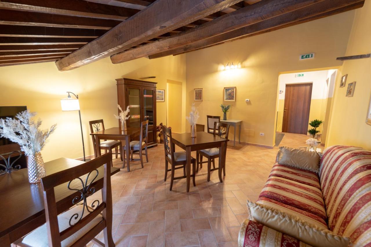 Albergo La Loggia Di San Martino Gualdo Tadino Exterior foto