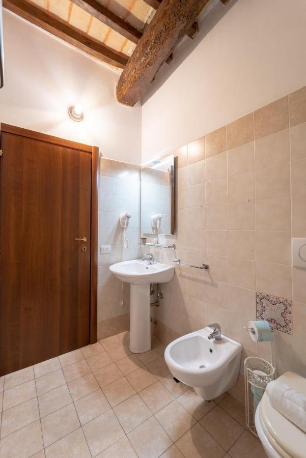 Albergo La Loggia Di San Martino Gualdo Tadino Exterior foto