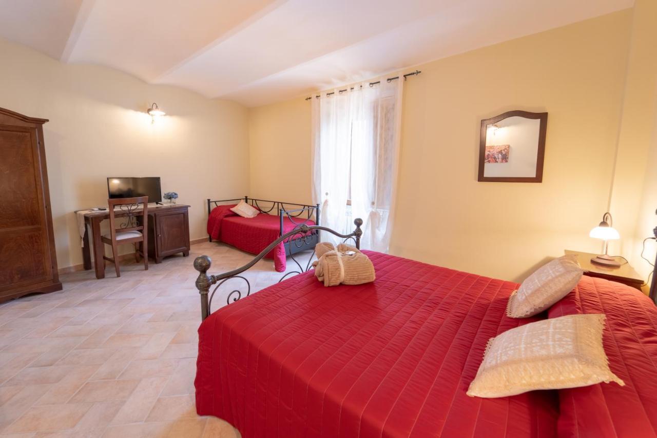 Albergo La Loggia Di San Martino Gualdo Tadino Exterior foto